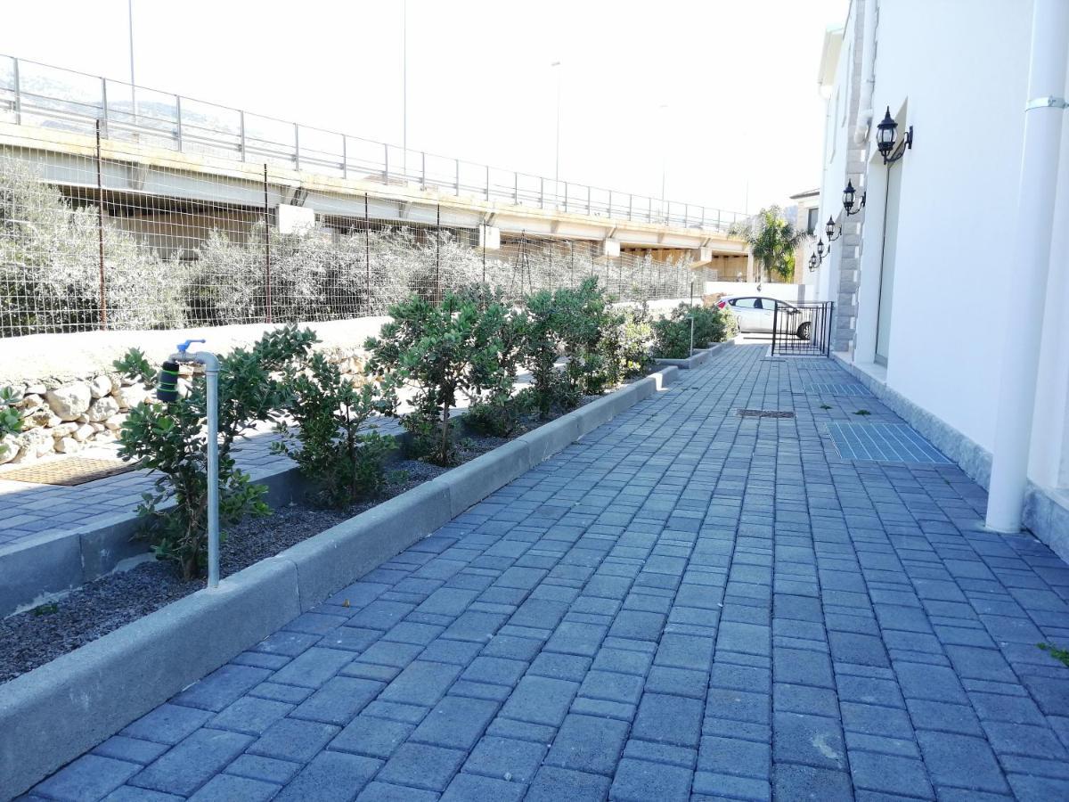 Sicily Rooms Appartamenti คารินิ ภายนอก รูปภาพ