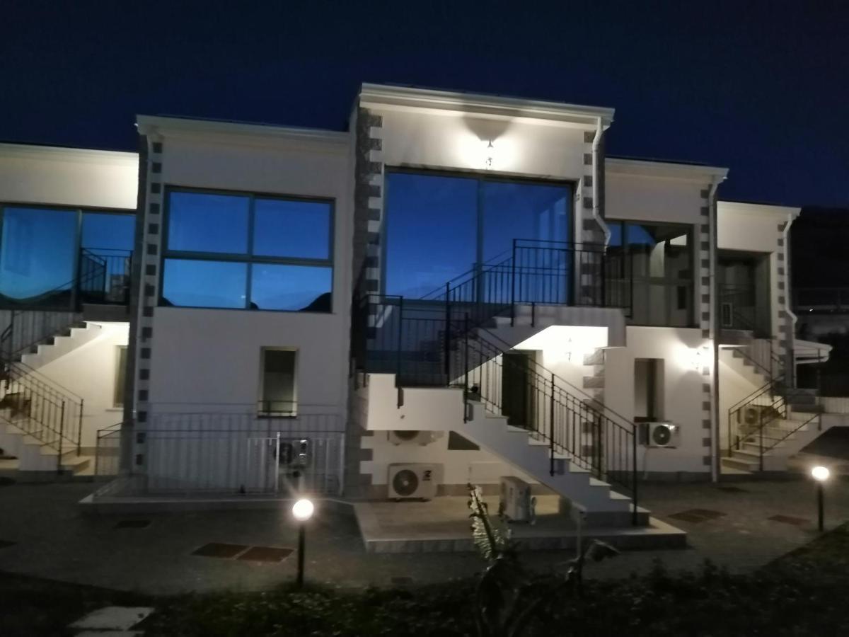 Sicily Rooms Appartamenti คารินิ ภายนอก รูปภาพ