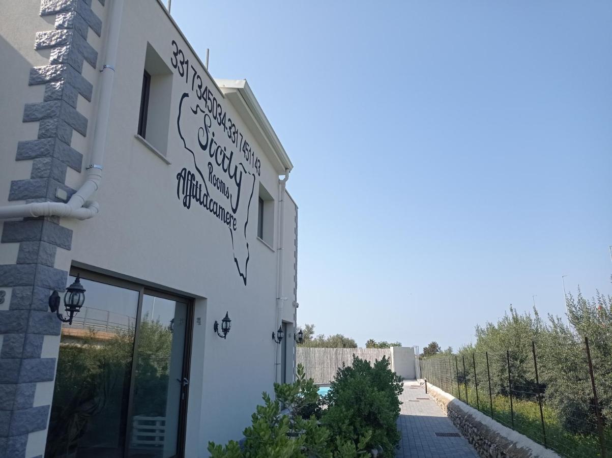Sicily Rooms Appartamenti คารินิ ภายนอก รูปภาพ