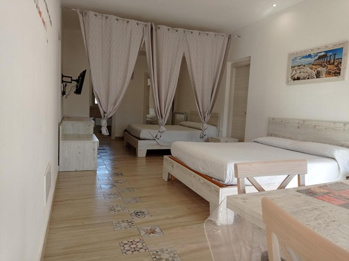 Sicily Rooms Appartamenti คารินิ ห้อง รูปภาพ