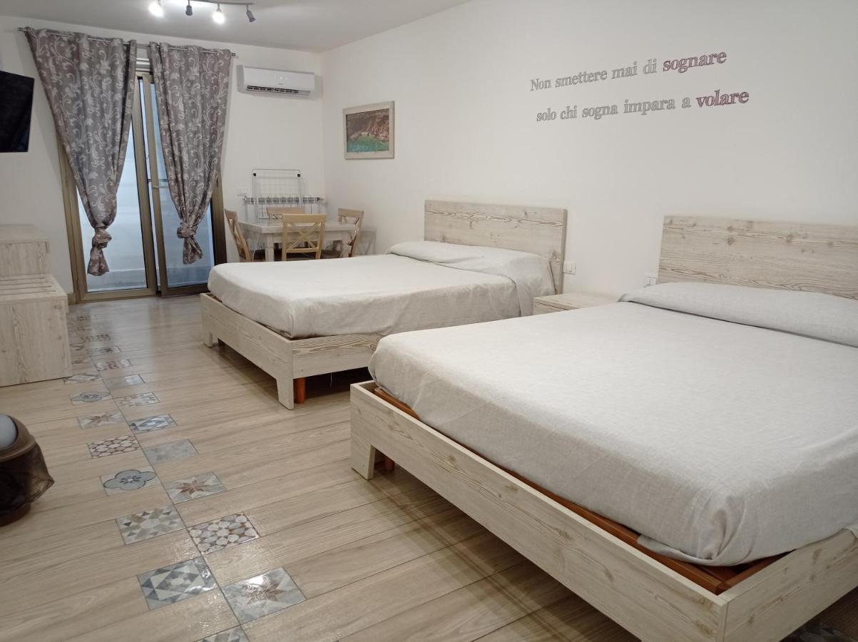 Sicily Rooms Appartamenti คารินิ ภายนอก รูปภาพ