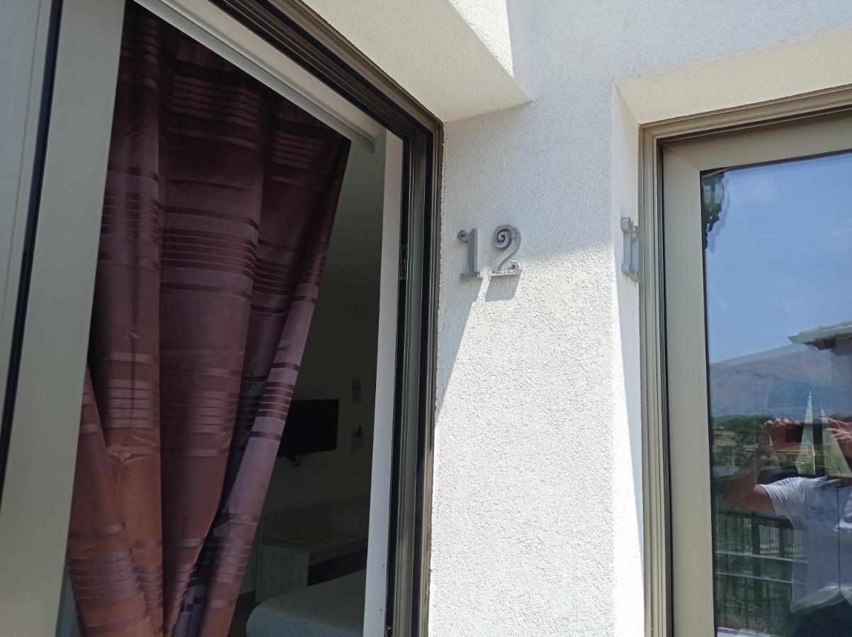 Sicily Rooms Appartamenti คารินิ ภายนอก รูปภาพ