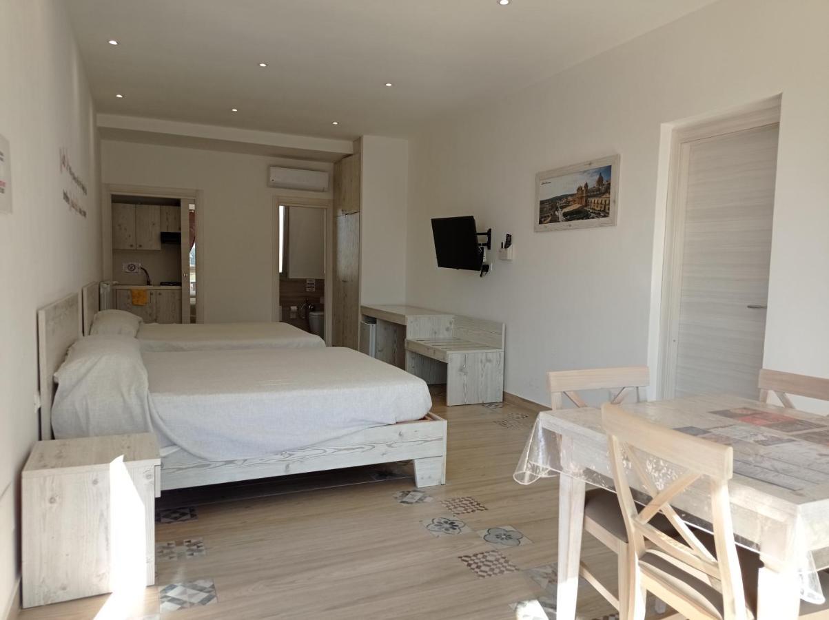 Sicily Rooms Appartamenti คารินิ ภายนอก รูปภาพ