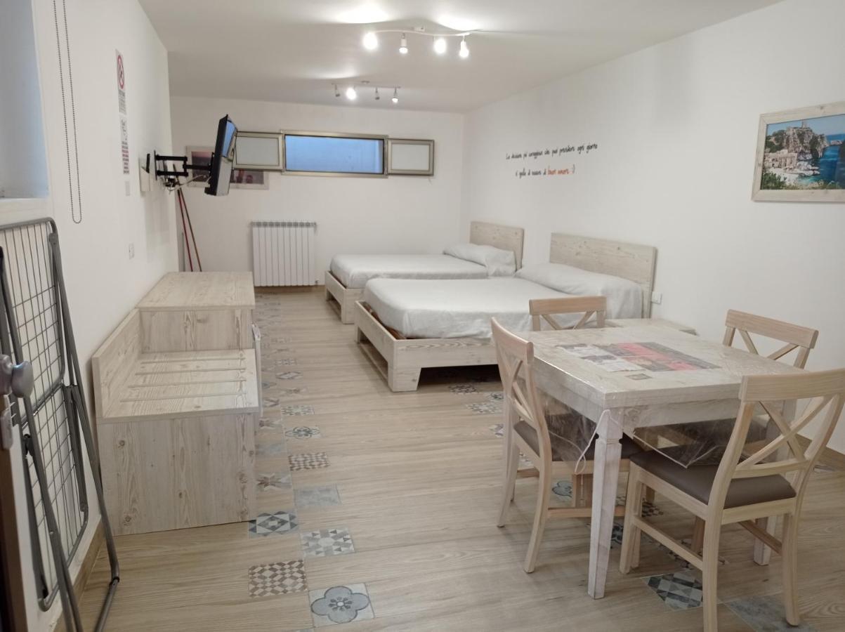 Sicily Rooms Appartamenti คารินิ ภายนอก รูปภาพ