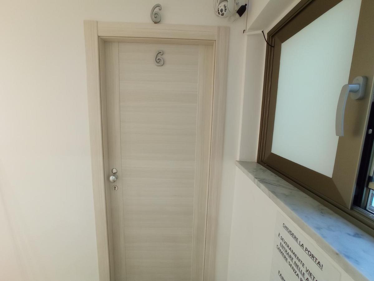 Sicily Rooms Appartamenti คารินิ ภายนอก รูปภาพ